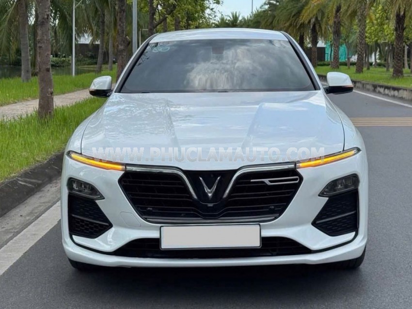 VinFast Lux A 2.0 Base 2.0 AT 2021