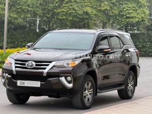 Xe Toyota Fortuner 2.7V 4x2 AT 2017