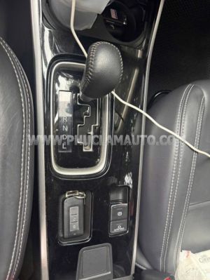 Xe Mitsubishi Outlander 2.0 CVT 2020