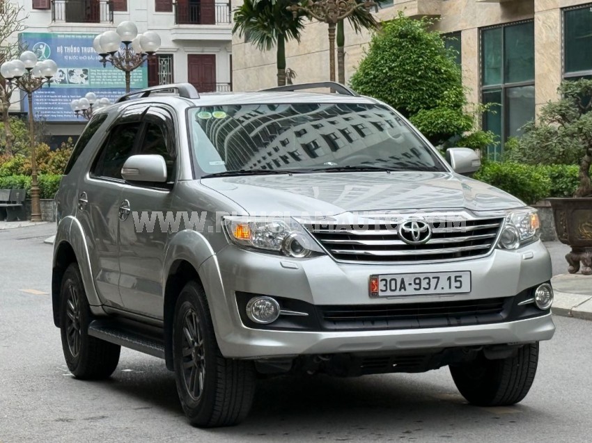 Toyota Fortuner 2.7V 4x4 AT 2015