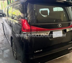 Xe Lexus LM 300h 2021