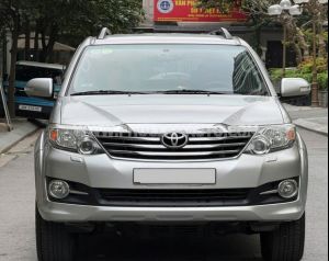 Xe Toyota Fortuner 2.7V 4x4 AT 2015
